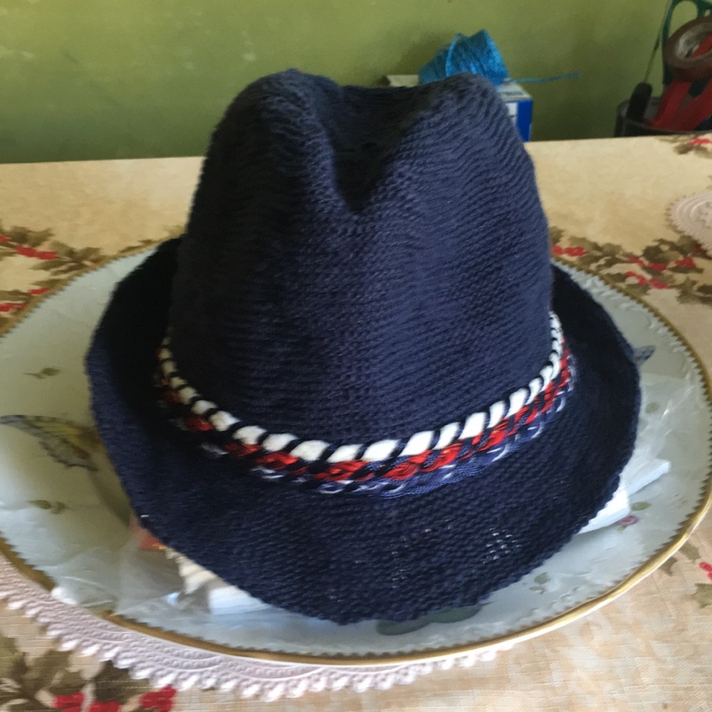 Zara girl hat 🧢!